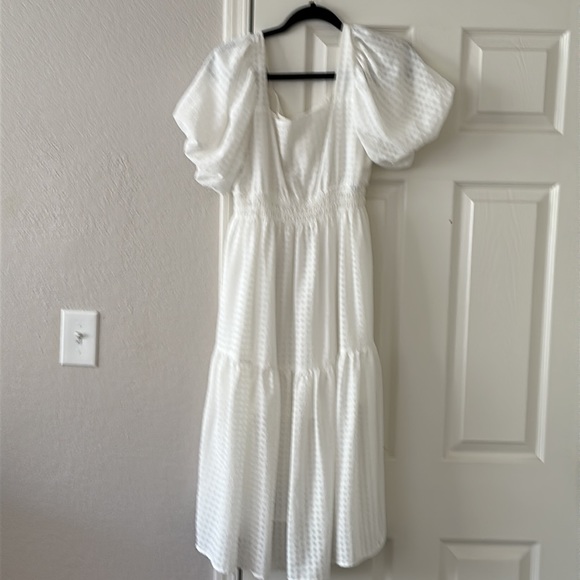 White midi dress size small perfect condition - Picture 2 of 2